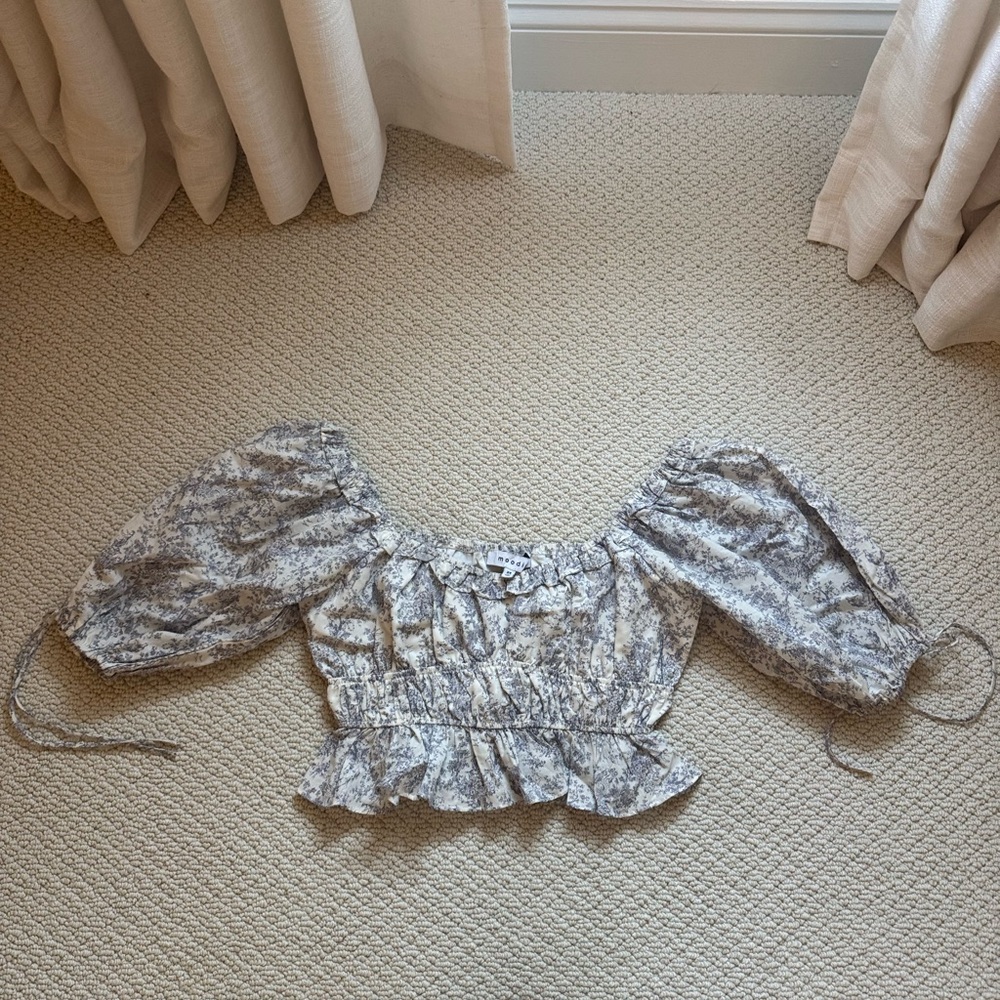 Floral cropped puffy sleeved blouse